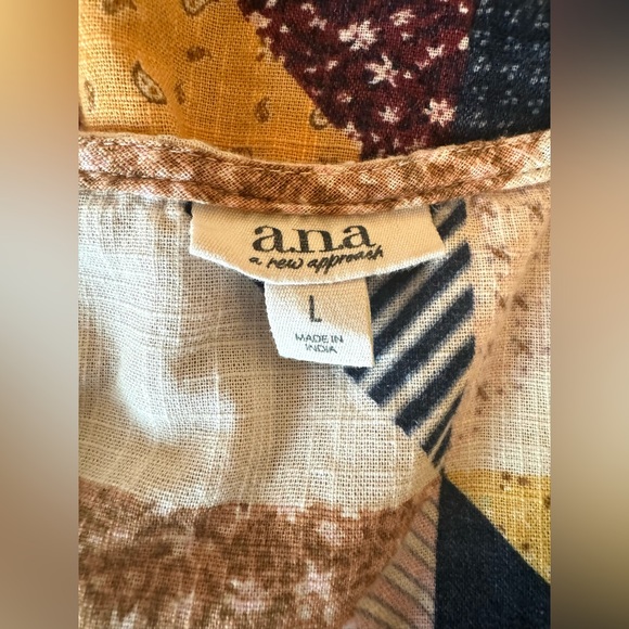 A.n.a Muticolor Patchwork Print Ruffle Trim V Neck Short Sleeve Blouse Size L - Picture 2 of 5